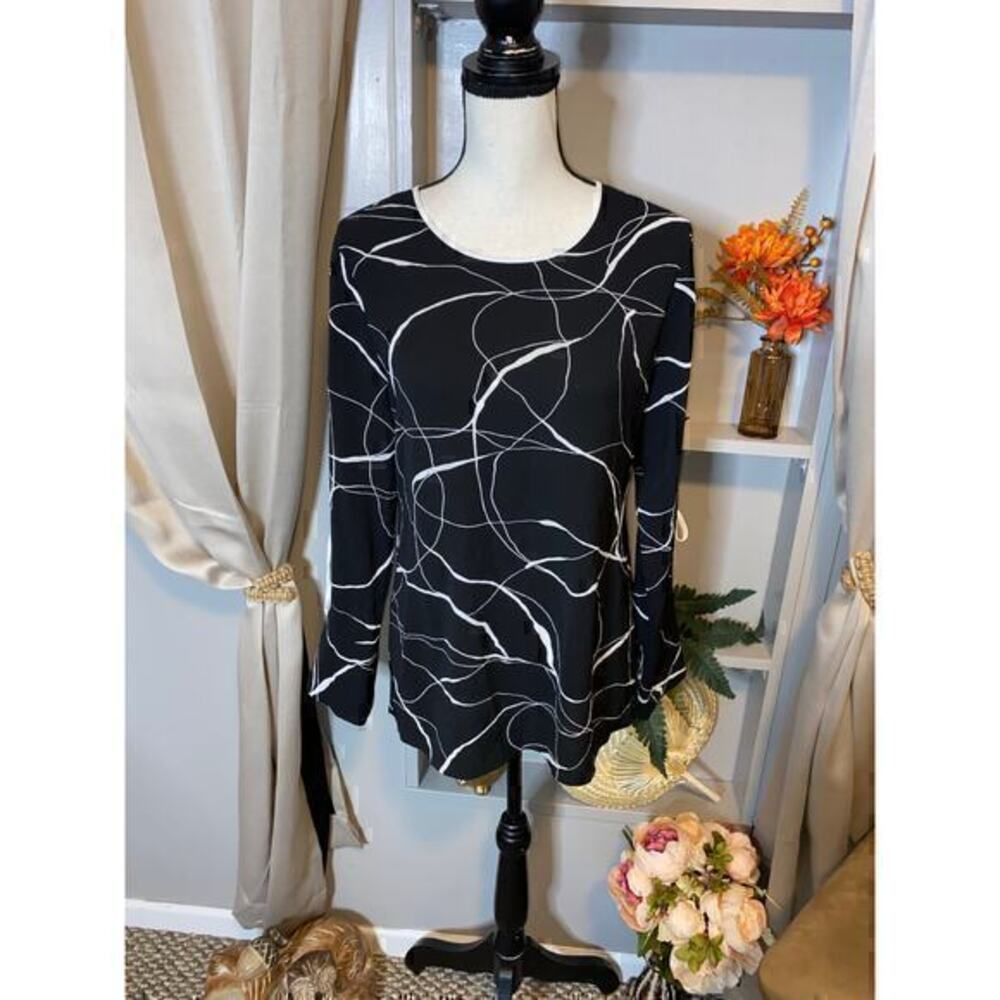 Vince Camuto size Small GUC Women’s Black White Thin Blouse Top Sleeve Cutout